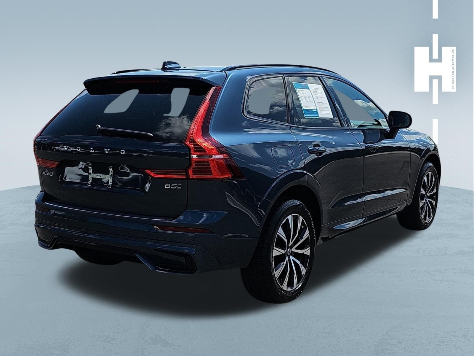 Used 2024 Volvo XC60 B5 Core w/ Protection Package Premier AWD/4WD image 4