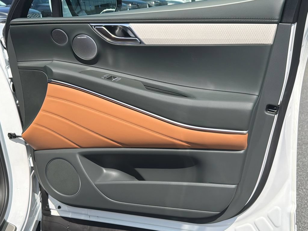 New 2027 Genesis GV80 2.5T Prestige AWD/4WD image 16