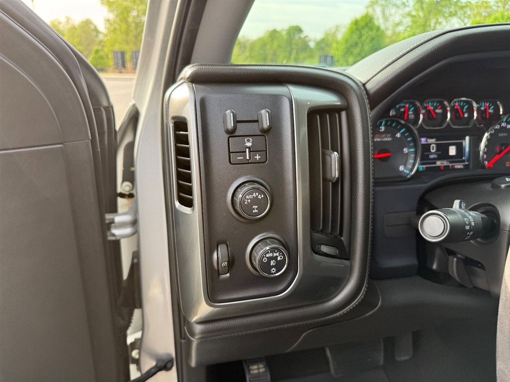 Used 2018 Chevrolet Silverado 1500 LTZ Z71 w/ Redline Edition AWD/4WD image 21