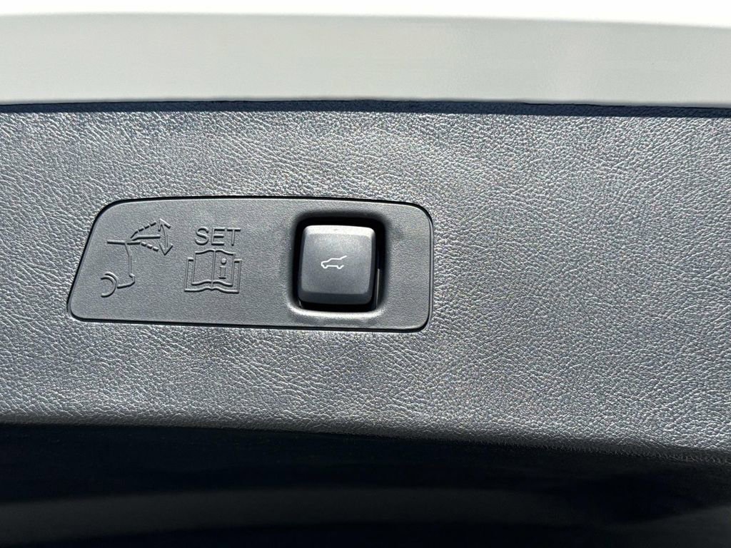 New 2026 Lincoln Corsair Premiere image 12