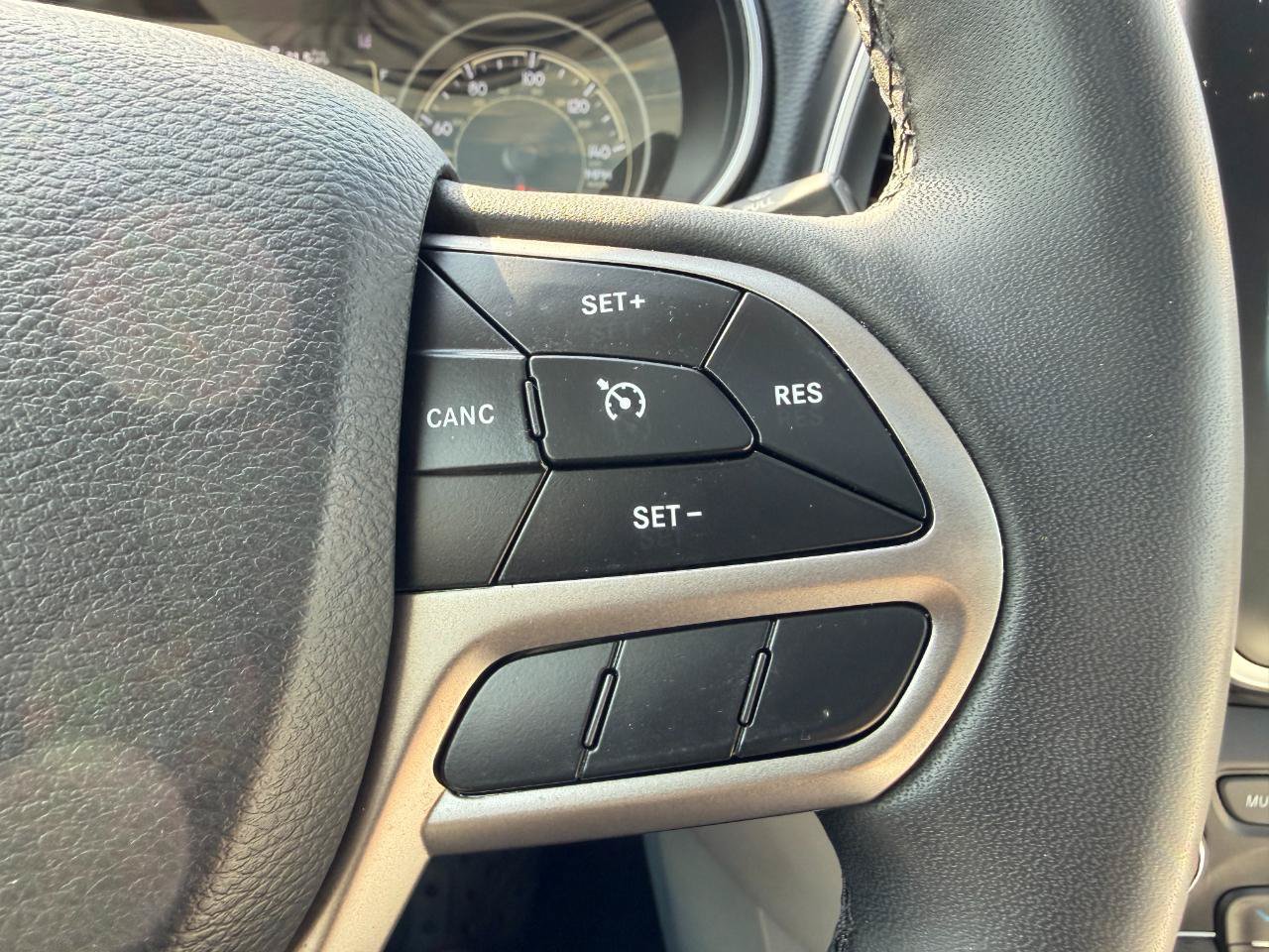 Used 2021 Jeep Cherokee Latitude Lux w/ Sun & Sound Group AWD/4WD image 43