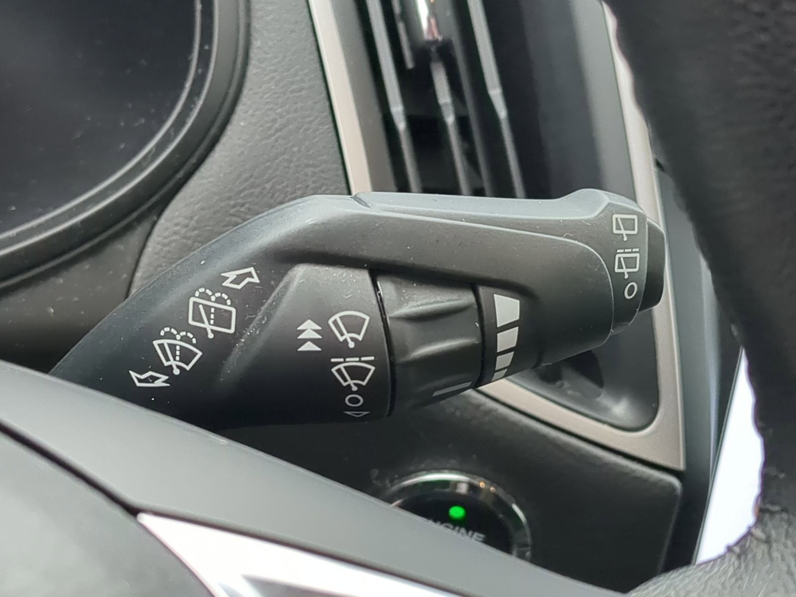 Used 2023 Ford Edge SEL image 28