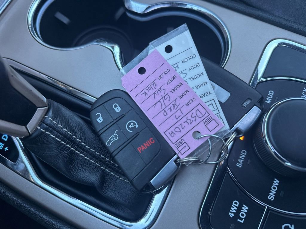 Used 2017 Jeep Grand Cherokee Limited image 35