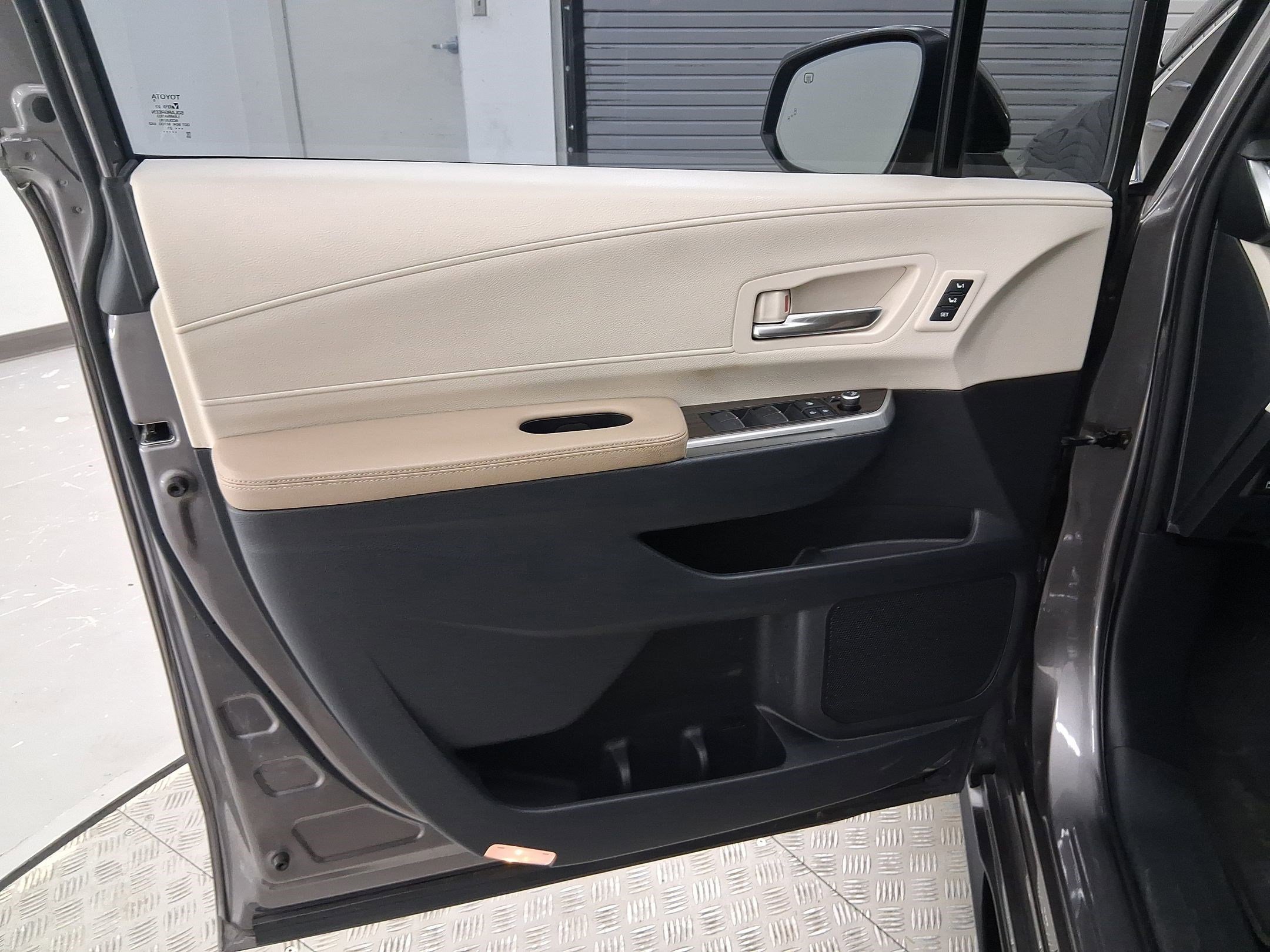 Used 2021 Toyota Sienna Limited image 20