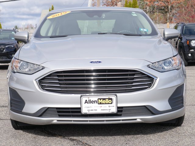 Used 2019 Ford Fusion SE image 2