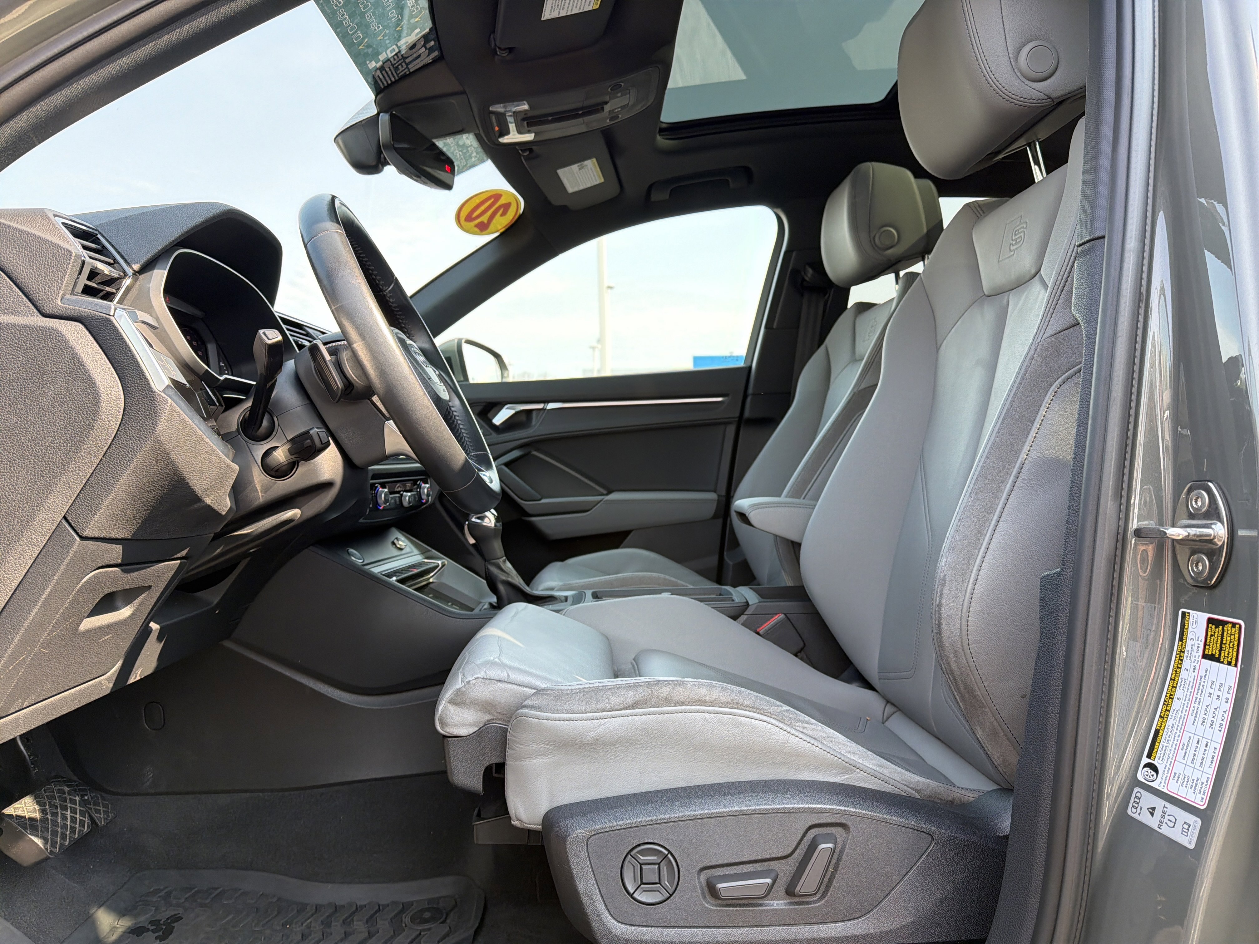 Used 2020 Audi Q3 2.0T Premium Plus w/ Premium Plus Package image 16