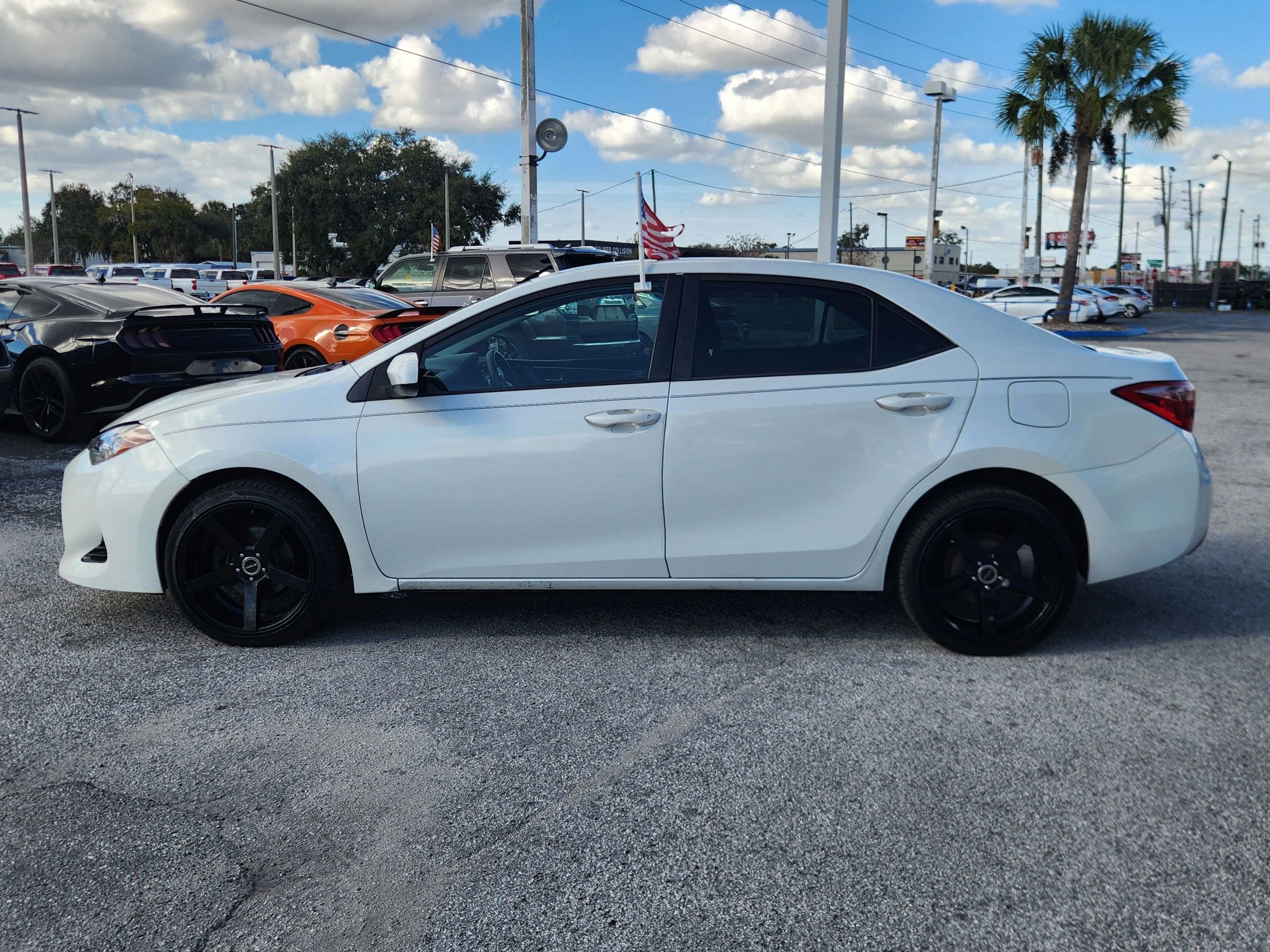 Used 2019 Toyota Corolla LE FWD image 5