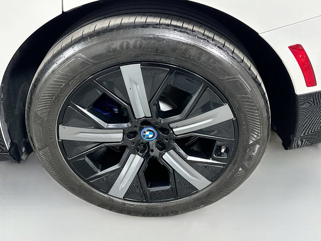 Certified 2023 BMW iX xDrive50 w/ Sport Package AWD/4WD image 31