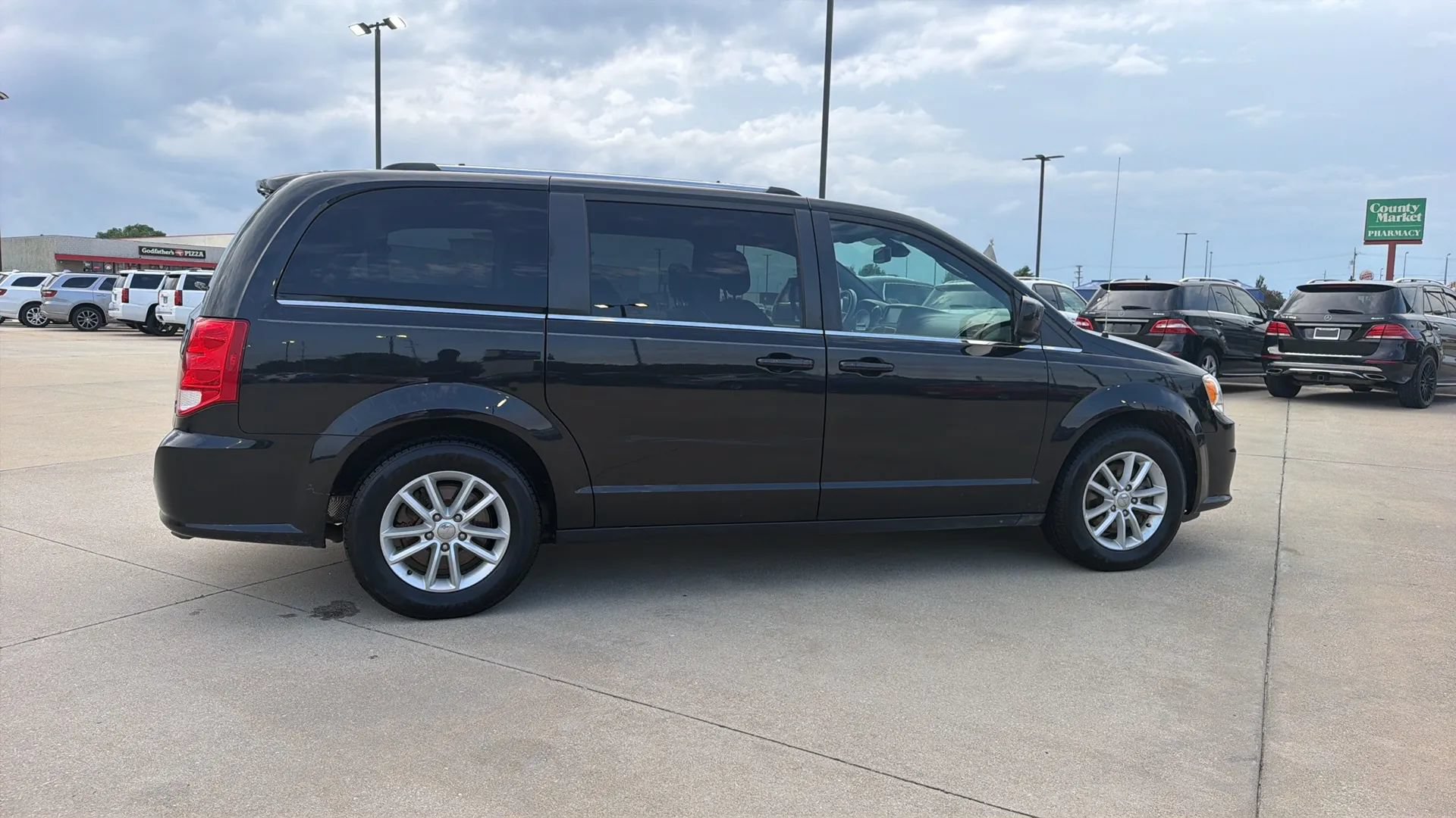 Used 2019 Dodge Grand Caravan SXT w/ Driver Convenience Group FWD image 23