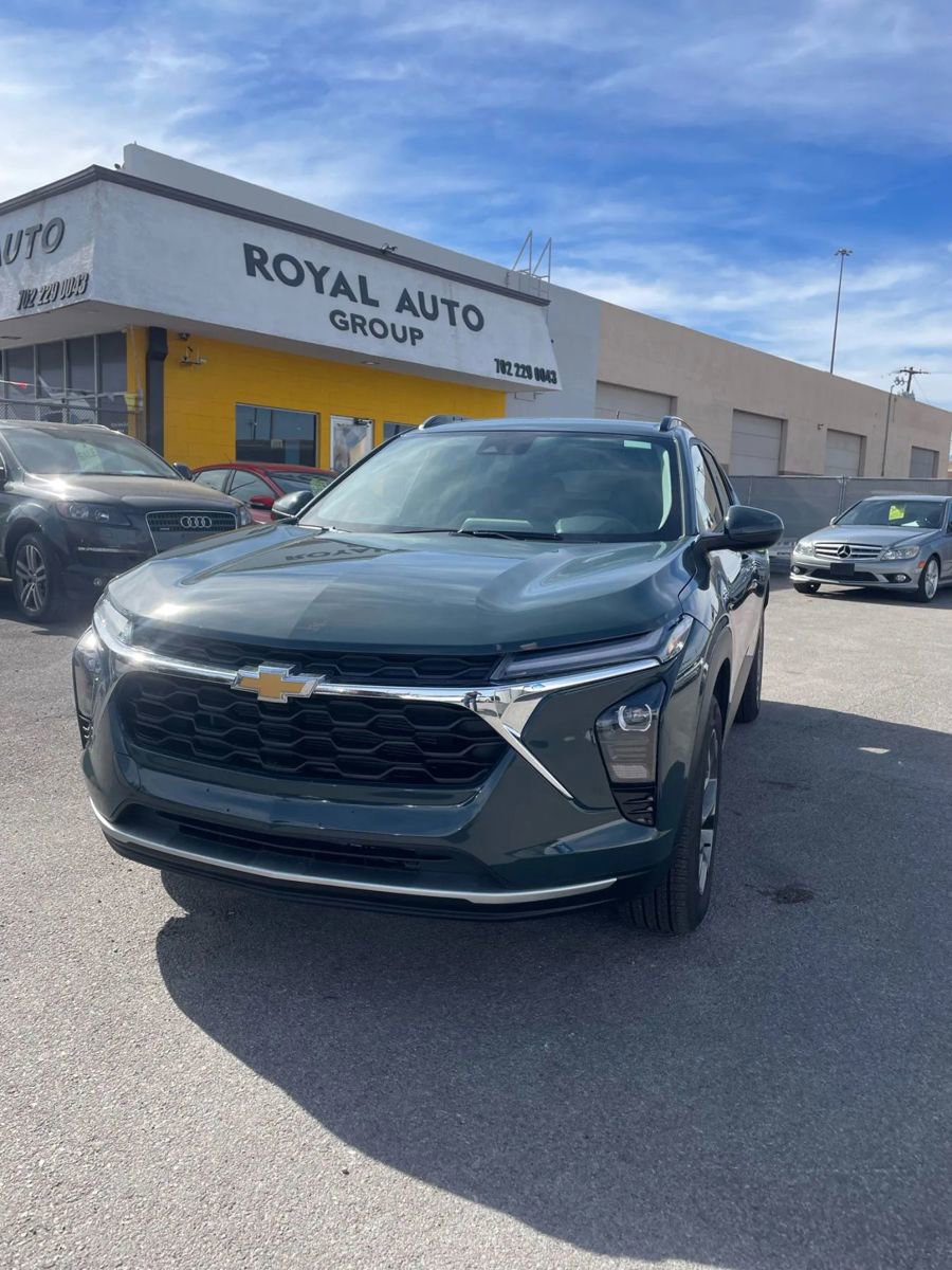 Used 2025 Chevrolet Trax LT image 1