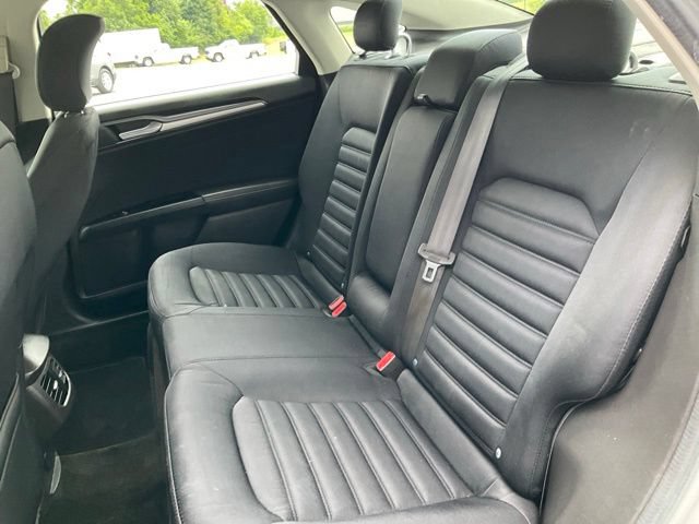 Used 2016 Ford Fusion SE FWD image 9