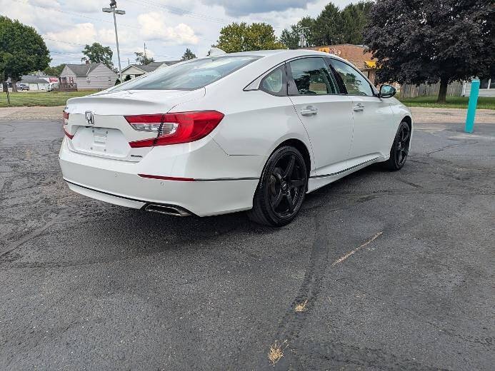 Used 2018 Honda Accord Touring image 7