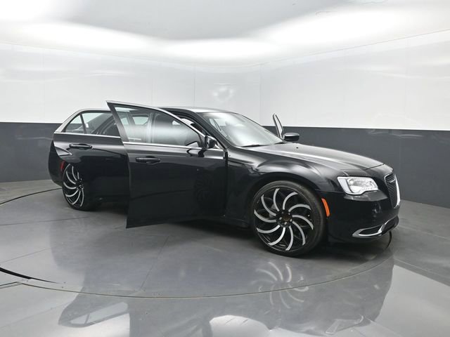 Used 2023 Chrysler 300 Touring image 38