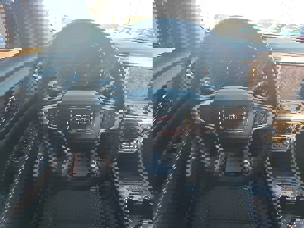 Used 2023 GMC Acadia SLE w/ Driver Convenience Package image 9