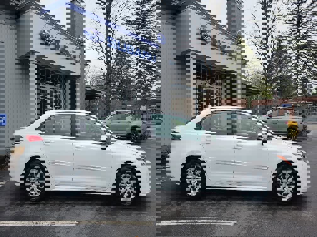 Used 2023 Toyota Corolla LE image 2