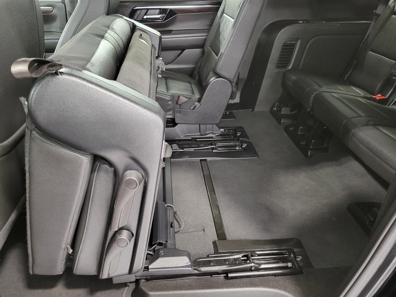 Used 2025 Chevrolet Suburban Z71 AWD/4WD image 24