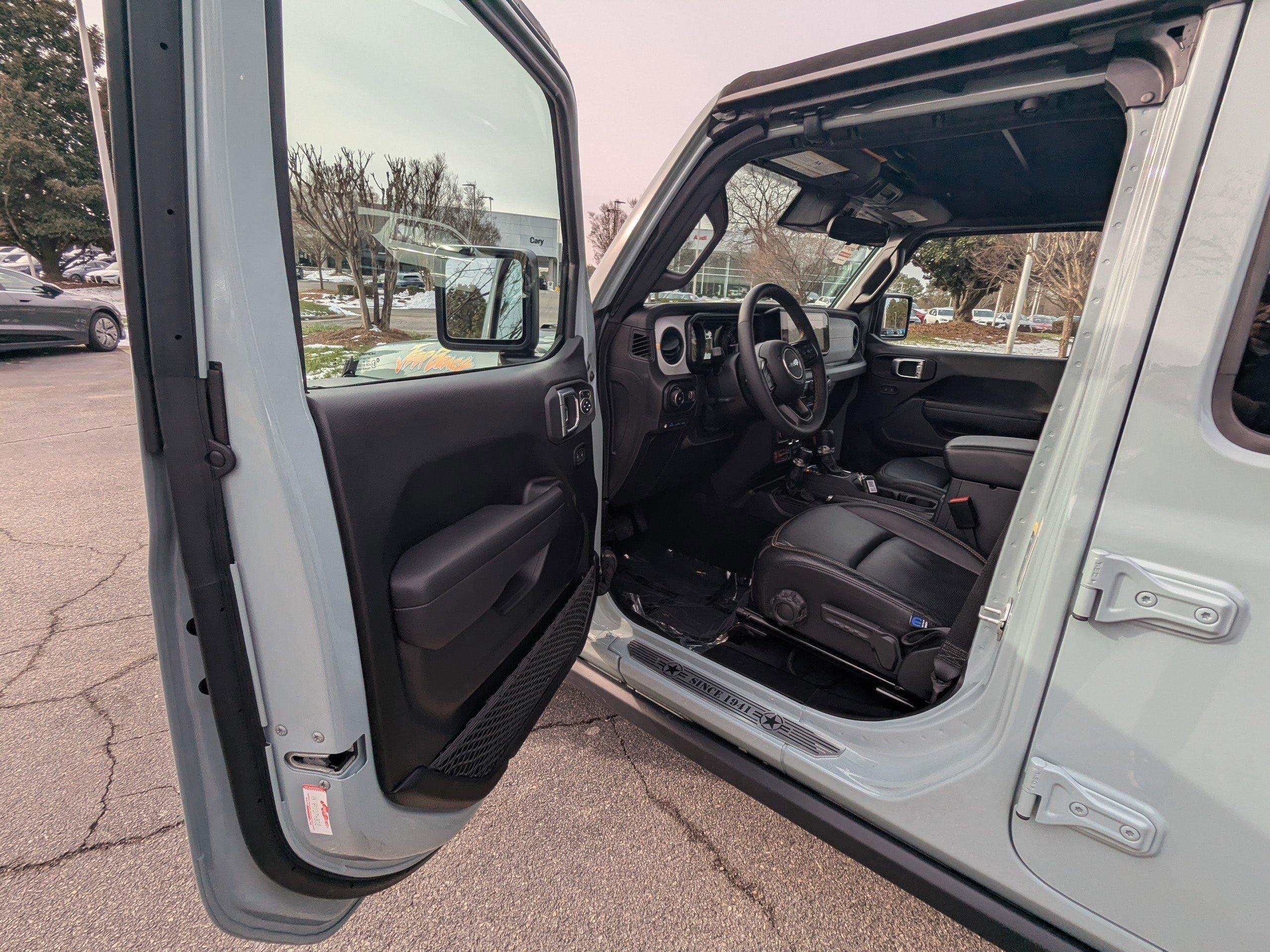 Used 2024 Jeep Wrangler Unlimited image 8