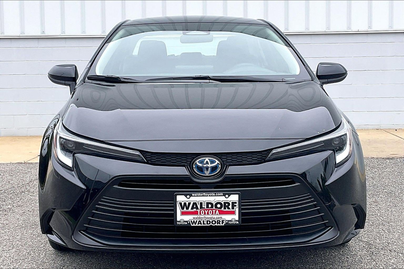 Used 2024 Toyota Corolla LE FWD image 3