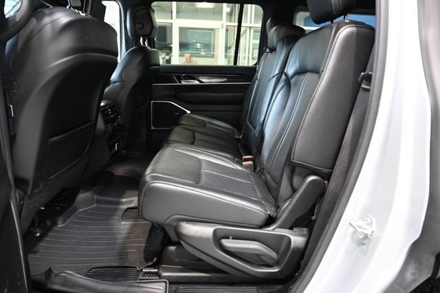 Used 2022 Jeep Wagoneer Series I AWD/4WD image 13