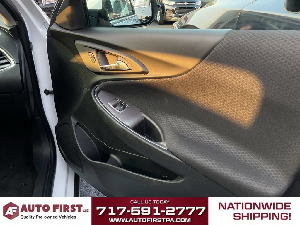 Used 2018 Chevrolet Malibu LT FWD image 13