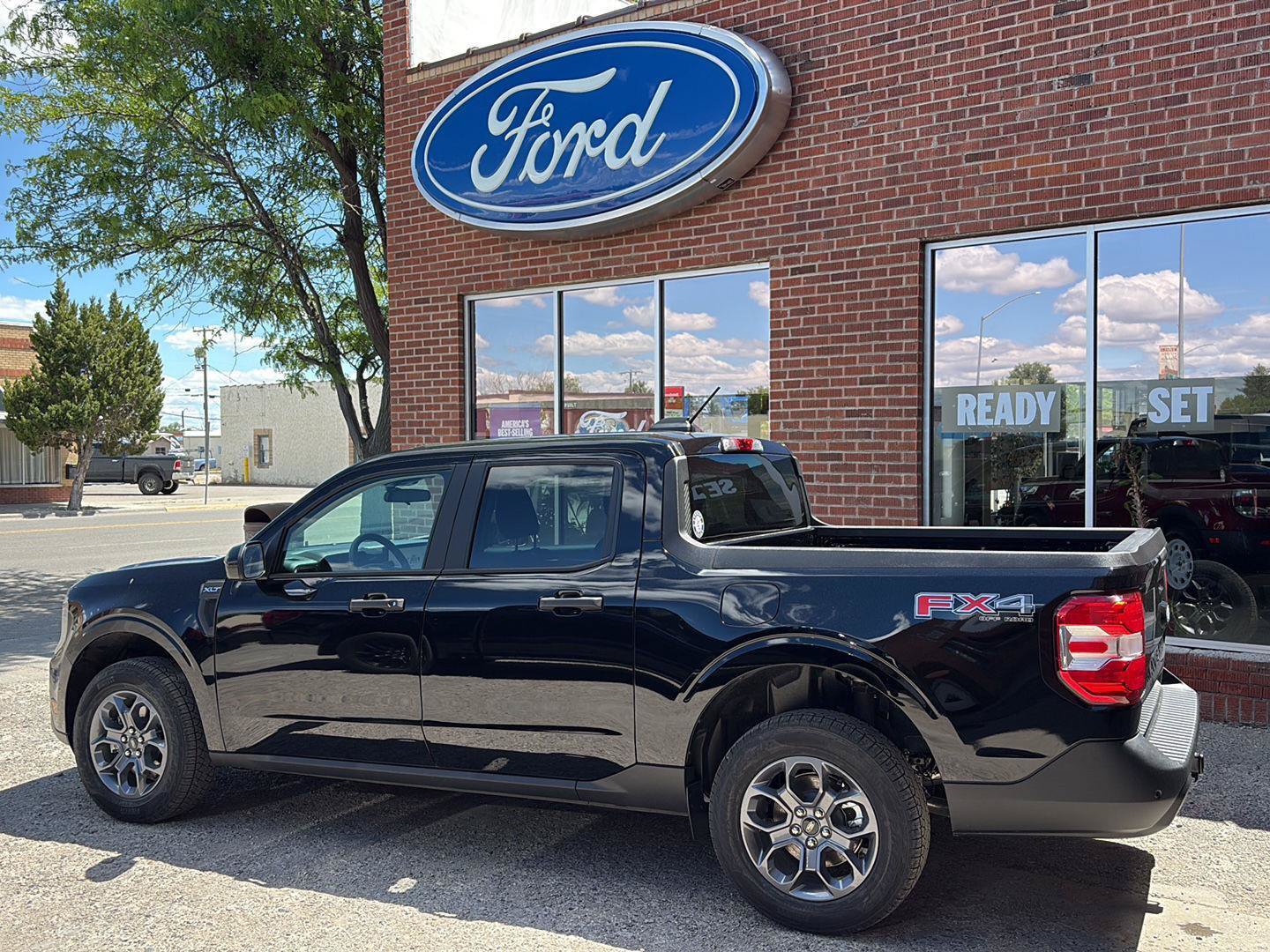 New 2025 Ford Maverick XLT w/ XLT Luxury Package AWD/4WD image 2