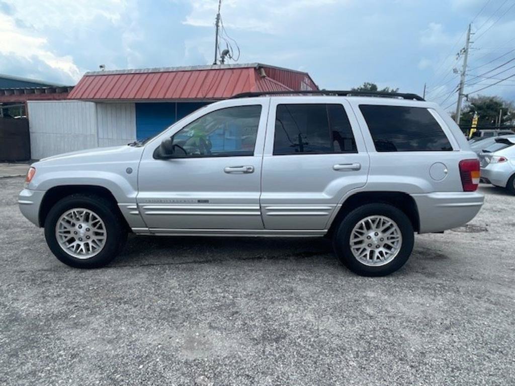 Used 2004 Jeep Grand Cherokee Limited w/ Cold Weather Group AWD/4WD image 3