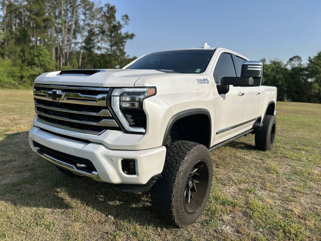 Used 2024 Chevrolet Silverado 2500 High Country w/ High Country Premium Package AWD/4WD image 1