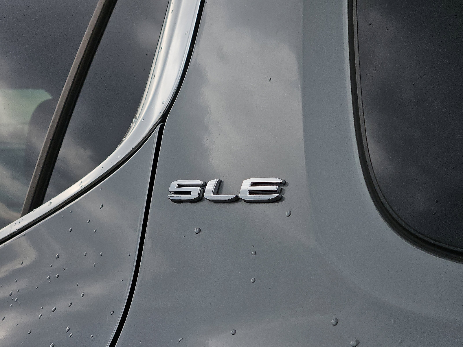 Certified 2023 GMC Acadia SLE image 30