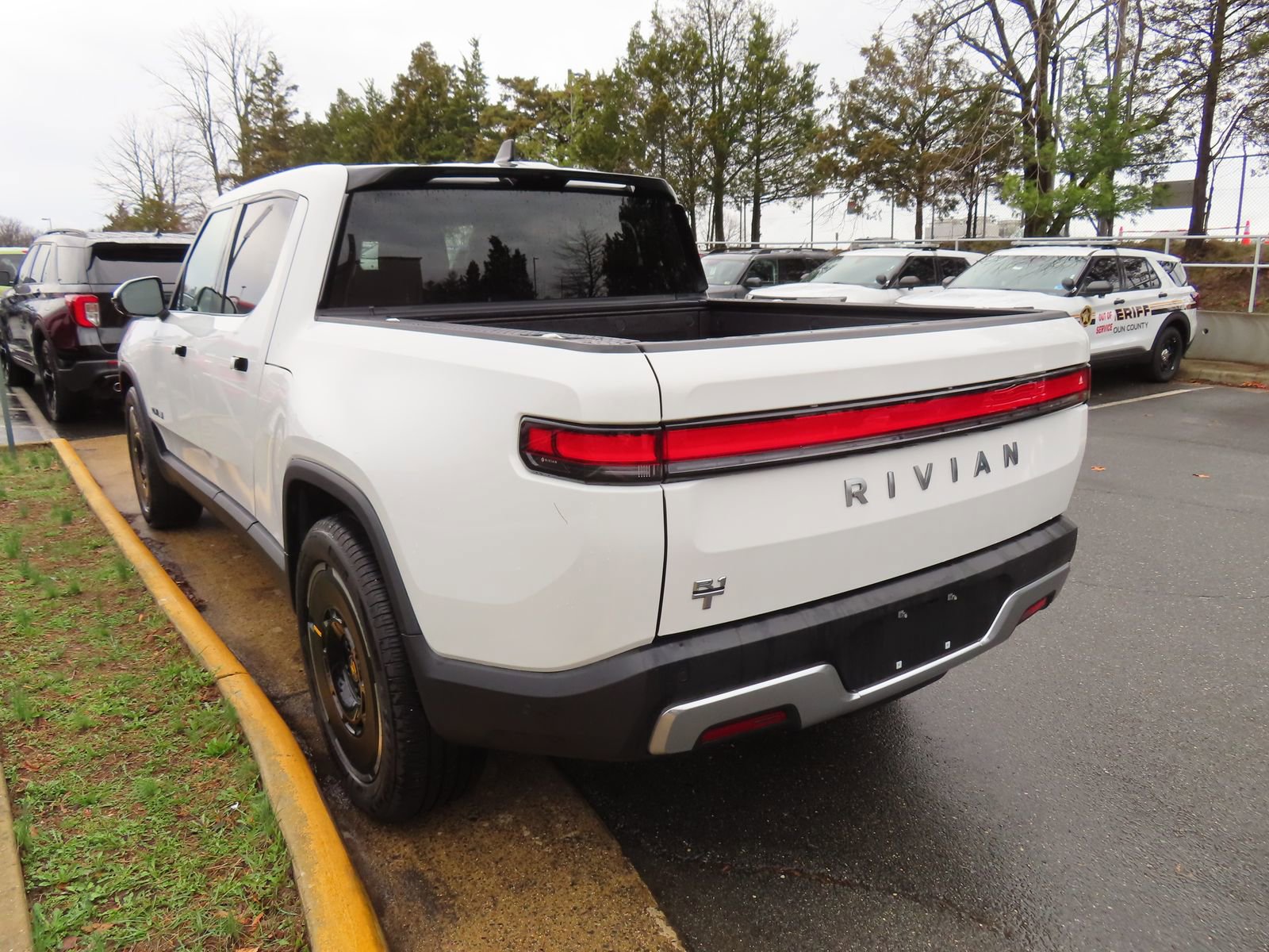 Used 2025 Rivian R1T Adventure AWD/4WD image 8