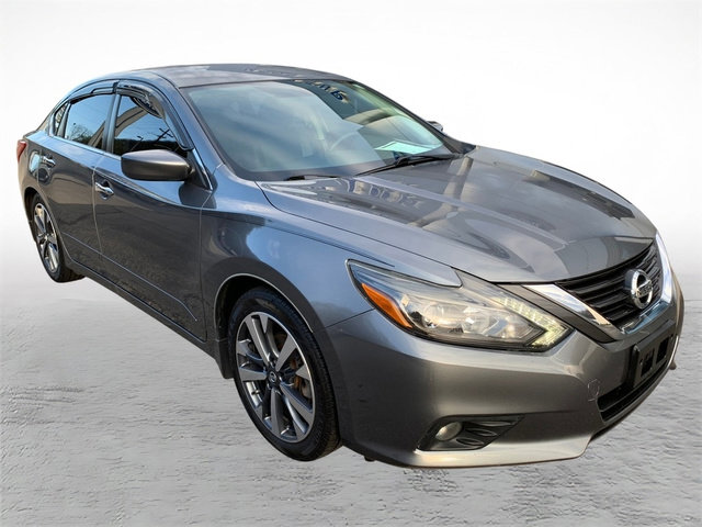 Used 2016 Nissan Altima 2.5 SR w/ LED Appearance Package image 8
