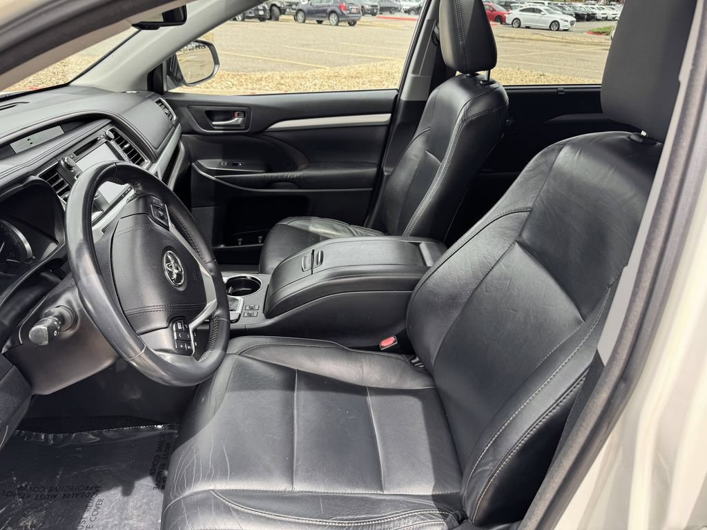 Used 2016 Toyota Highlander XLE AWD/4WD image 15