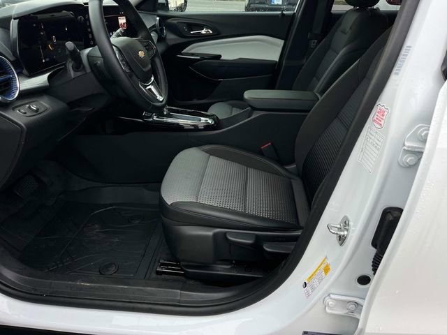 Certified 2025 Chevrolet Trax LT w/ LT Convenience Package image 26