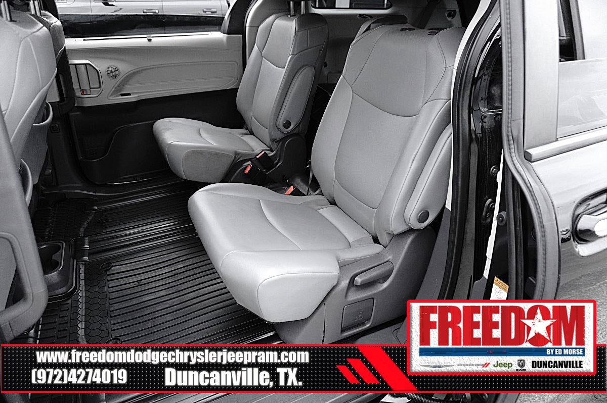 Used 2021 Toyota Sienna XLE FWD image 14