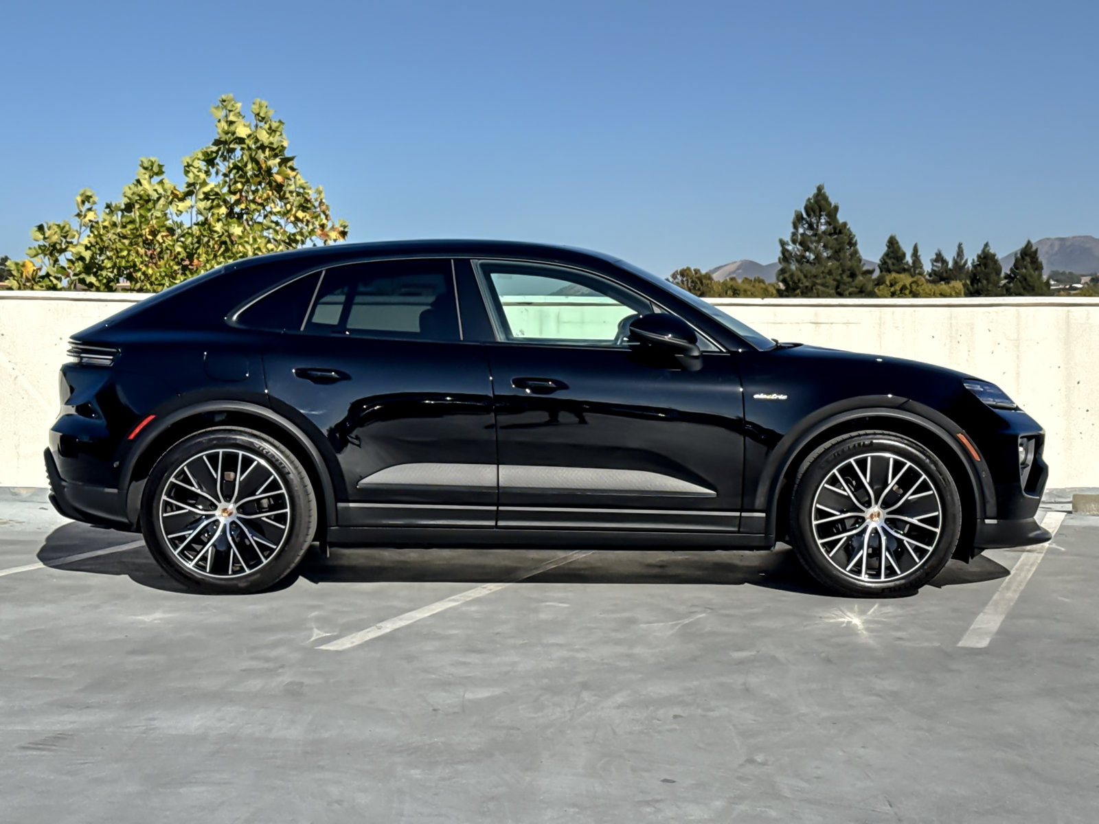 Used 2025 Porsche Macan Electric RWD image 10