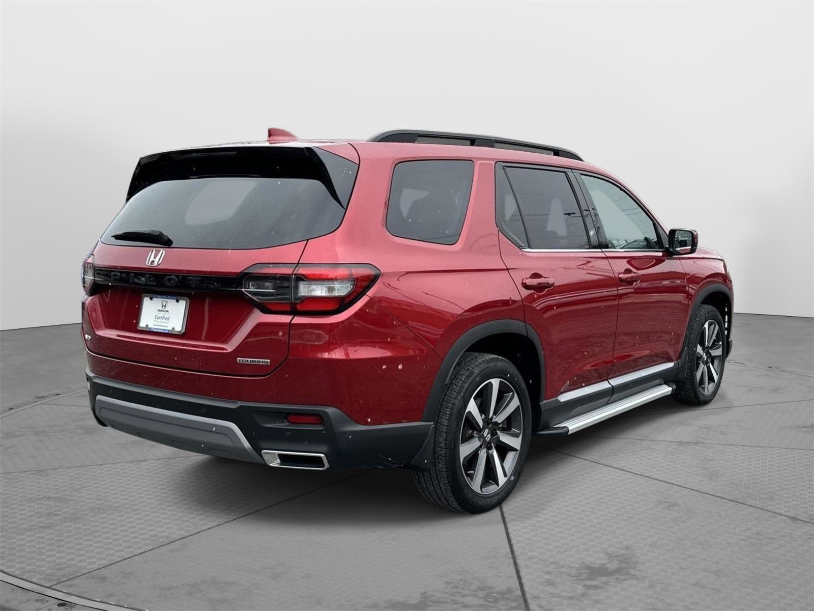 Certified 2025 Honda Pilot Touring image 3