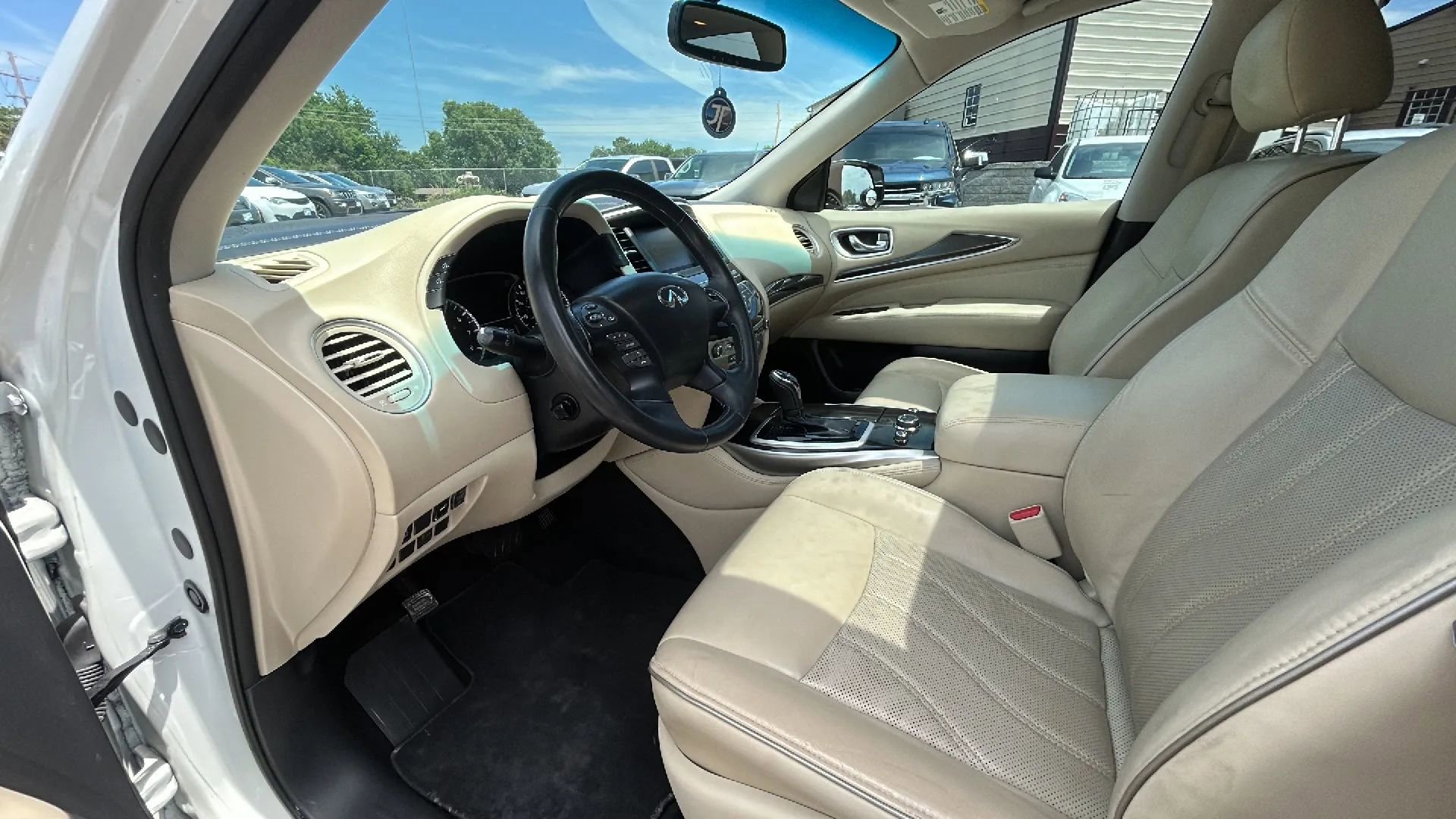 Used 2016 INFINITI QX60 FWD image 2