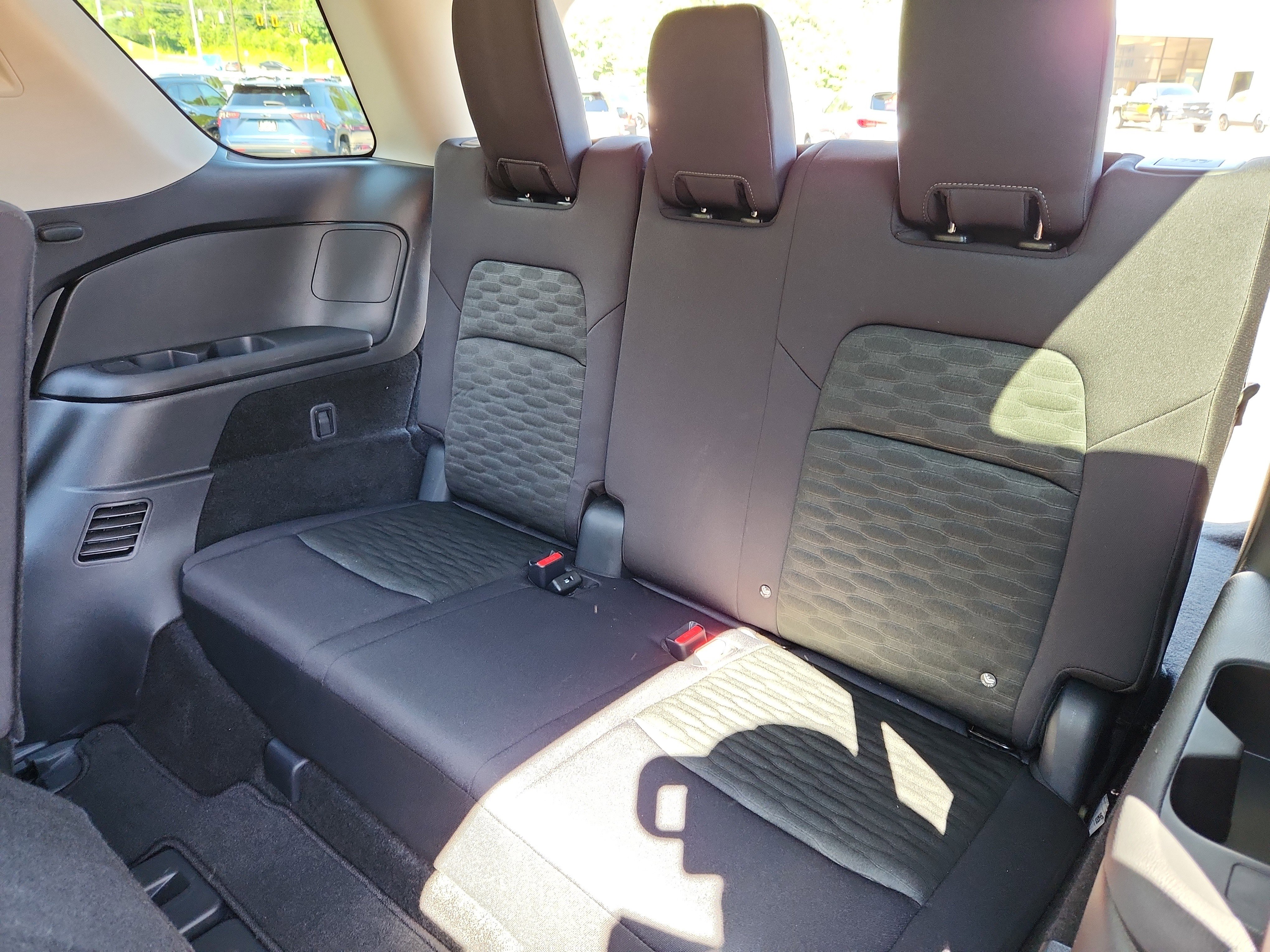 Used 2025 Nissan Pathfinder SV image 38