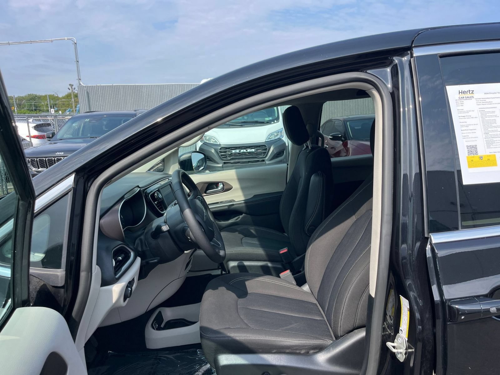 Used 2024 Chrysler Voyager LX FWD image 28