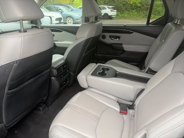 Used 2025 Honda Pilot Touring image 14