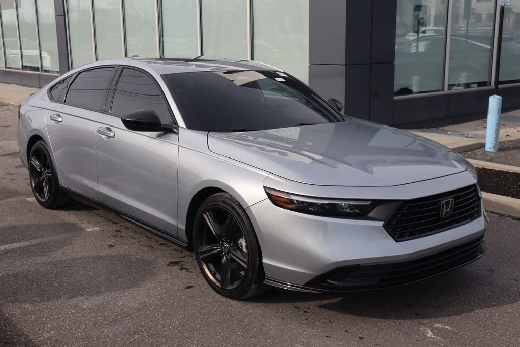 Used 2024 Honda Accord Sport image 3