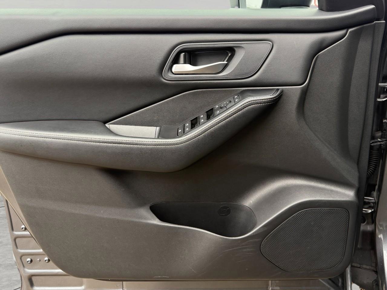 Used 2024 Nissan Rogue SV image 20