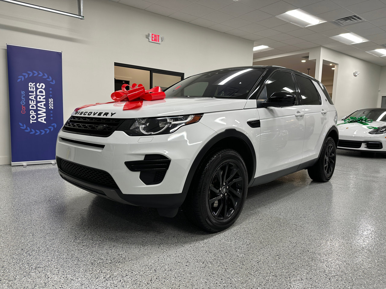 Used 2019 Land Rover Discovery Sport SE image 4