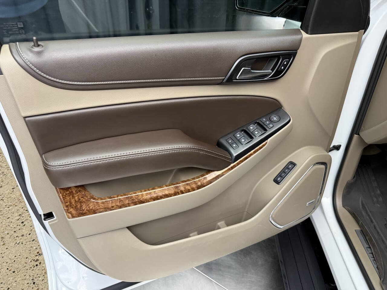 Used 2017 Chevrolet Suburban Premier AWD/4WD image 19