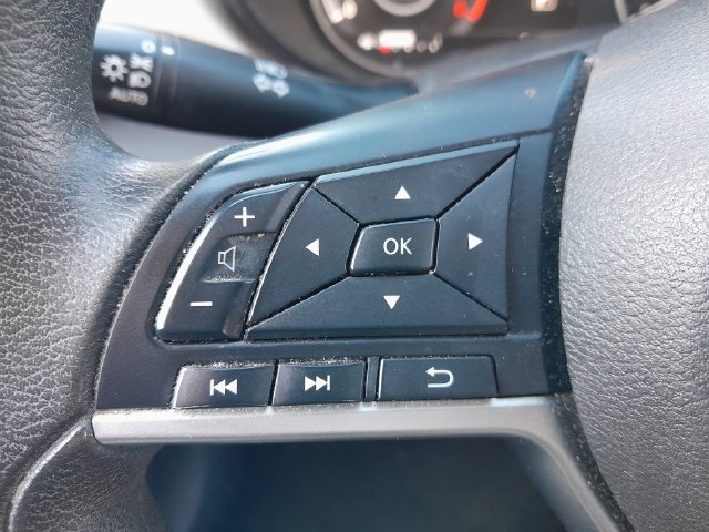 Used 2021 Nissan Versa SV FWD image 7