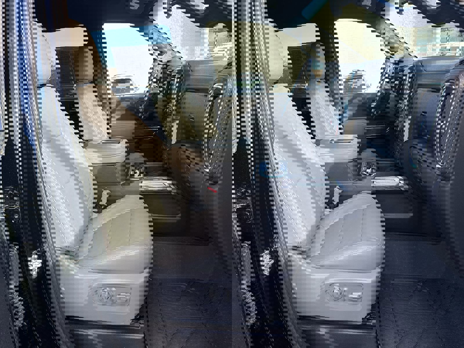 Used 2020 Chevrolet Silverado 3500 LTZ w/ LTZ Plus Package image 22