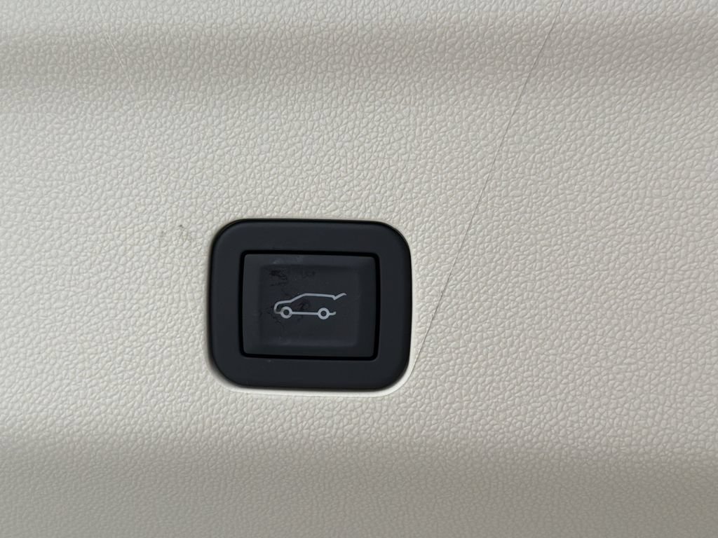 New 2026 Cadillac Escalade ESV Platinum Luxury w/ LPO, Radiant Package AWD/4WD image 14