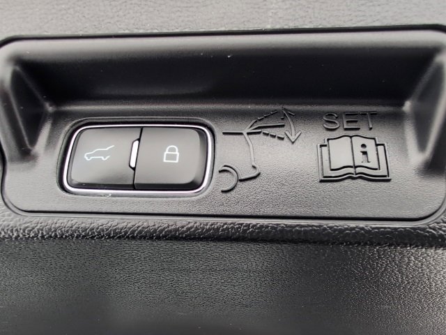 Used 2022 Ford Explorer Limited w/ Equipment Group 301A image 26