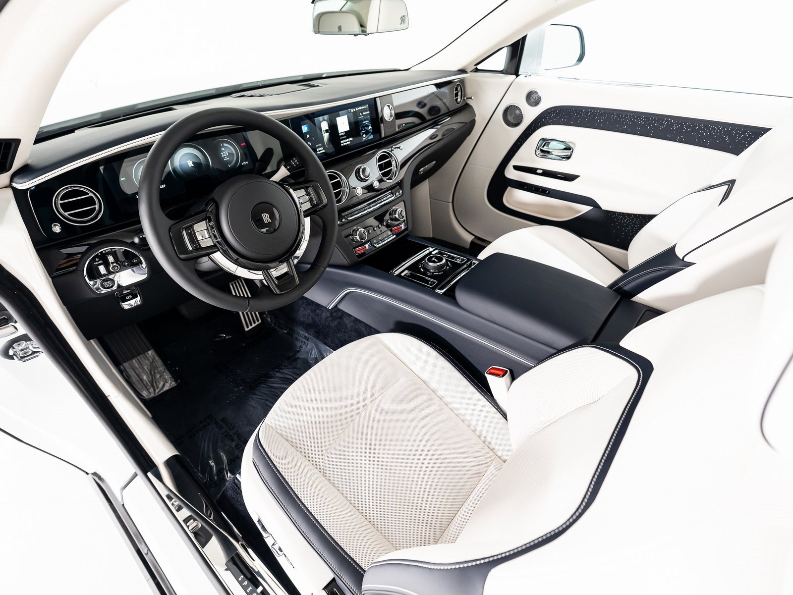 Used 2025 Rolls-Royce Spectre w/ Spectre Launch Package image 17