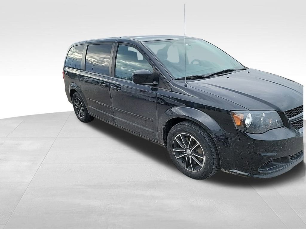 Used 2016 Dodge Grand Caravan SE image 2