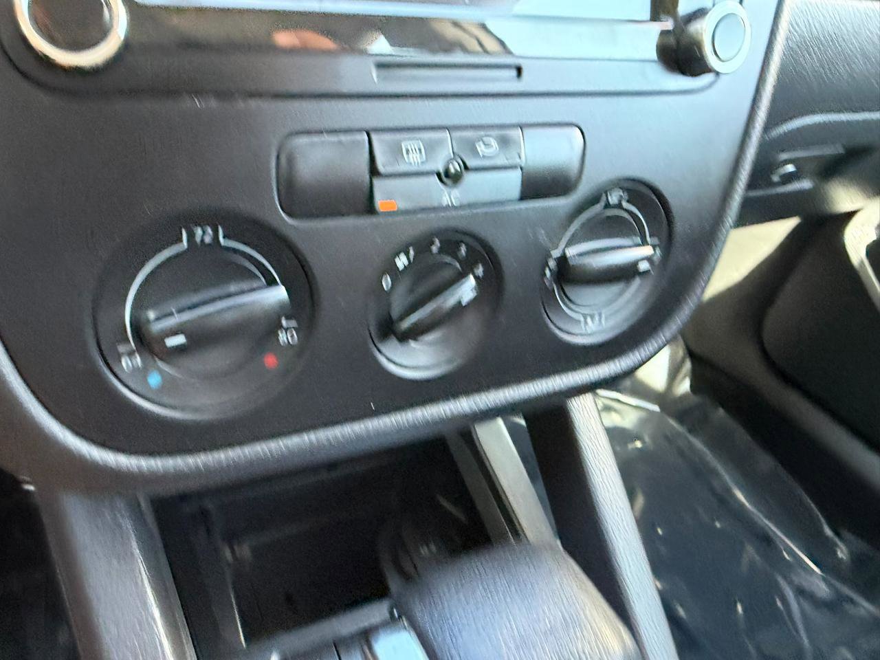 Used 2009 Volkswagen Rabbit S image 27